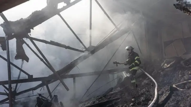 L'Ukraine subit des bombardements quotidiens