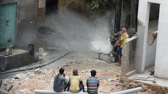 'ஆழ்துளை கிணறில் விழுந்த குழந்தை மீட்பு'