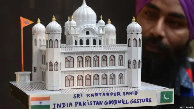 ਭਾਰਤੀ ਕਲਾਕਾਰ ਗੁਰਪ੍ਰੀਤ ਸਿੰਘ ਨੇ ਕਰਤਾਰਪੁਰ ਸਾਹਿਬ ਗੁਰਦੁਆਰੇ ਦੀ ਇਹ ਕਾਗਜ਼ੀ ਕ੍ਰਿਤ ਬਣਾਈ ਸੀ