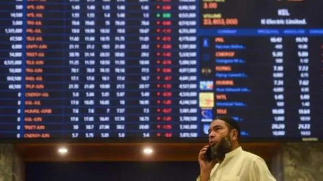 پر سې شنبه د سیاسي ناندریو له کبله د پاکستان ونډو بازار کې کاروبار سوکه شوی.