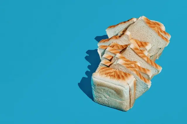 썰어놓은 식빵의 모습