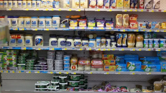 بضائع غذائية في متاجر قطرية