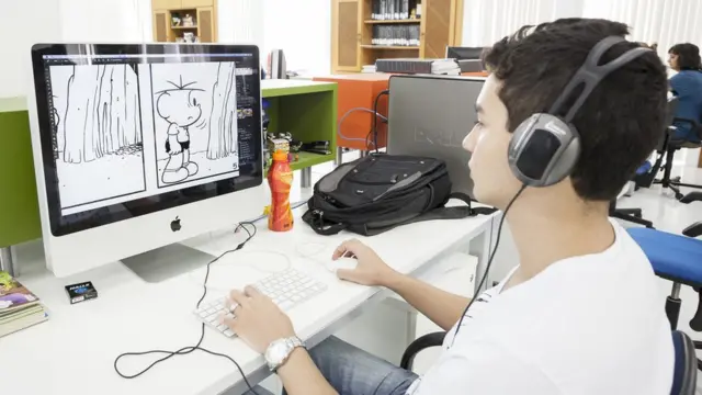 Un diseñador de MPS trabajando.