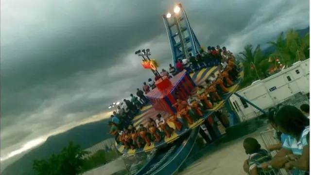 Luna Park de Guatire - Edo. Miranda - Venezuela - justo antes de comenzar una tormenta.