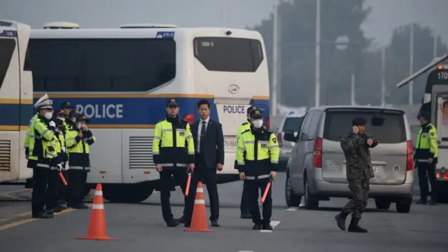 استعدادات أمنية كبيرة في قرية بانمونجوم الحدودية