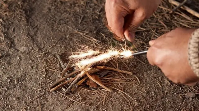 คนโบราณใช้กิ่งไม้และหินไฟเพื่อก่อกองไฟ