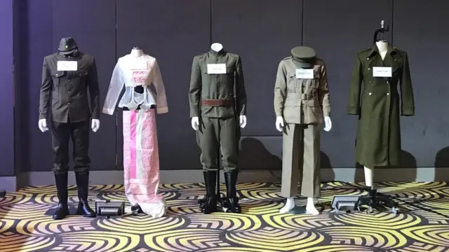 ဗိုလ်ချုပ်နဲ့ ဒေါ်ခင်ကြည်တို့ မင်္ဂလာဝတ်စုံတွေနဲ့ အတူ ဗိုလ်ချုပ် ဝတ်ခဲ့တဲ့အဝတ်အစားတွေ