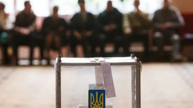 Виборча урна на дільниці