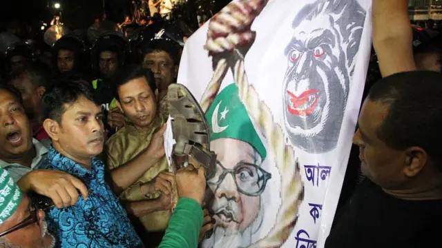 বাংলাদেশে যুদ্ধাপরাধীদের বিচার ও ফাঁসি নিয়ে পাকিস্তানের আপত্তির ইস্যুতে ঢাকা-ইসলামাবাদ সম্পর্ক গত চার বছর ধরে তলানীতে