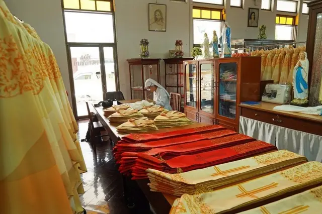 ซิสเตอร์กับชุดพระสันตะปาปา