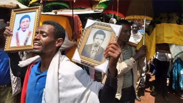 ነበርቲ ኣብ ስነስርዓት ቀብሪ