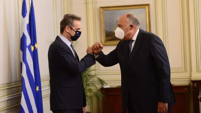Yunanistan Başbakanı Miçotakis ile Mısır Dışişleri Bakanı Sami Şükrü