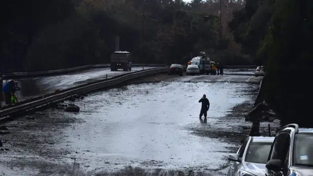 Autopista 101 cortada en California