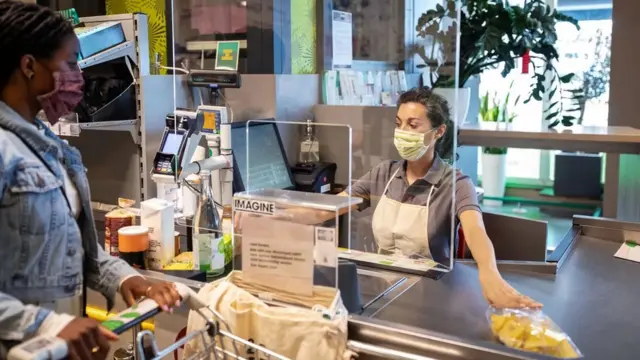 كيف تدفع الشركات موظفيها لتقديم استقالتهم؟