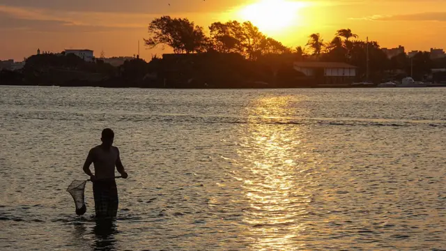 Pescador na Lagoa Araruamawestern slotCabo Frio, no Riowestern slotJaneiro