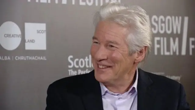 好萊塢知名演員基爾與第三任妻子生了2個兒子，孩子出生時基爾已經70歲。