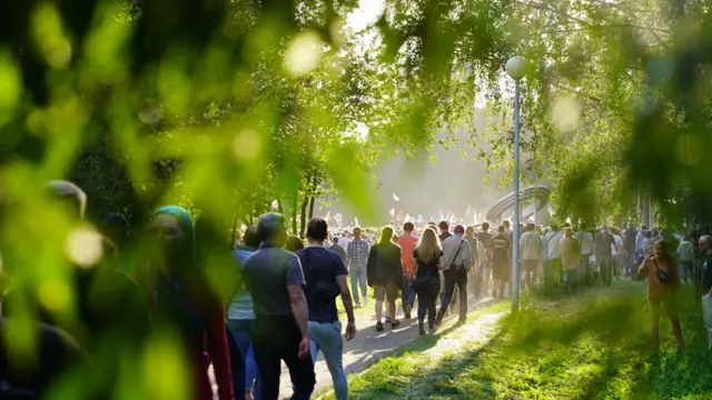 Люди на митинге в Минске