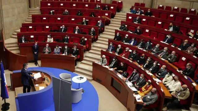 وزير الداخلية الفرنسي خلال افتتاح المنتدى السبت