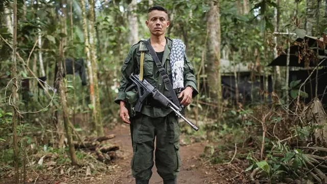 Un guerrillero de las FARC, en la selva de El Diamante, Colombia.