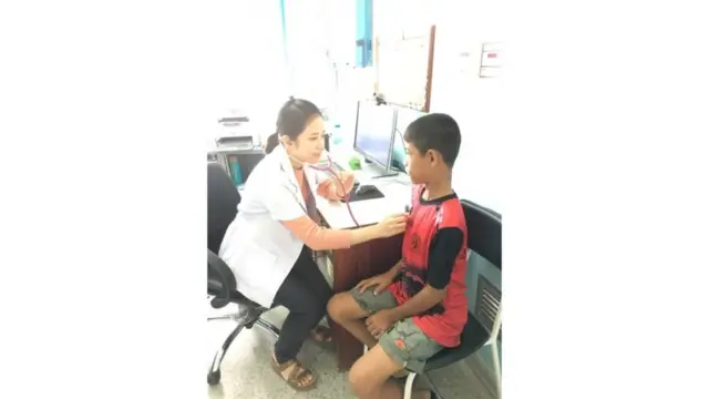 หมอเอมมีความสุขกับการใช้ทุนที่โรงพยาบาลขนาดเล็กในชุมชนเพราะทำให้เธอได้พัฒนาตัวเอง