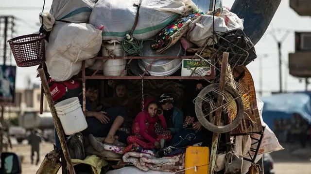 ஐ.எஸ் கைதிகளை இனியும் எங்களால் காக்க முடியாது: குர்துகள் - சிரியாவில் நடப்பது என்ன?