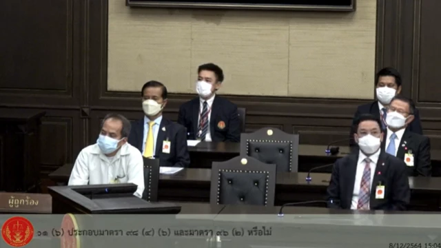 นายพุทธิพงษ์ ผู้ถูกร้องที่ 2, นายอิสสระ ผู้ถูกร้องที่ 3 และนายถาวร ผู้ถูกร้องที่ 4 ร่วมฟังคำวินิจฉัยศาลในห้องพิจารณาคดี 8 ธ.ค. ขณะที่อีก 2 คนส่งผู้แทนมา