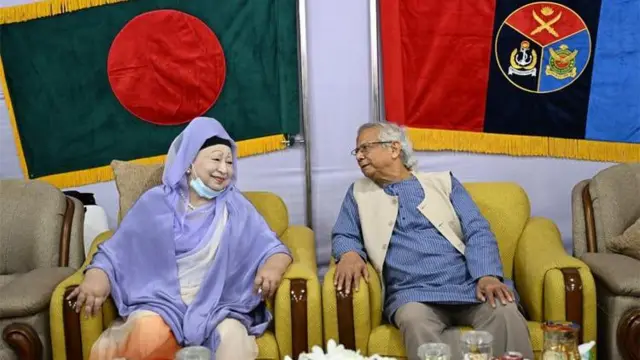 সম্প্রতি সশস্ত্র বাহিনী দিবসের আয়োজনে প্রধান উপদেষ্টা ড. মুহাম্মদ ইউনূস ও বিএনপি চেয়ারপার্সন বেগম খালেদা জিয়া