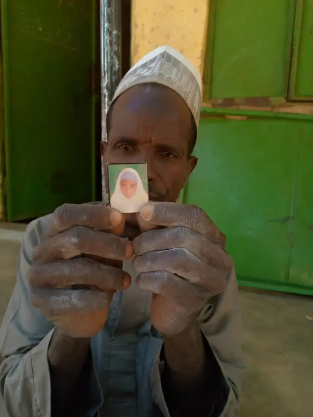 Aminu hold Rukayya foto