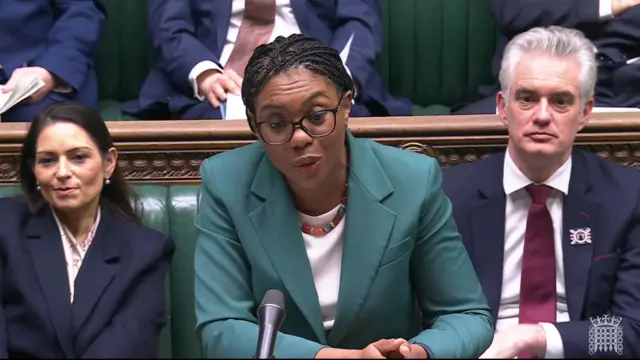 英国保守党党魁凯米·巴德诺赫在伦敦西敏寺国会下议院内发言（国会直播频道截屏2/2/2026）