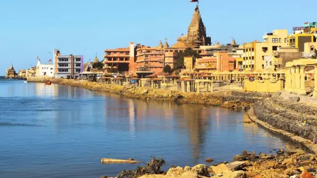 जन्माष्टमी: कृष्ण की द्वारका को खोजने के लिए समुद्र की तलहटी में गए गोताखोरों को क्या मिला? - BBC News हिंदी