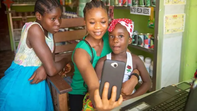 በሞባይል ፎቶ የሚነሱ 