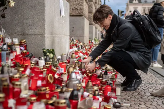 ပရာ့ဂ်၊ ချားလ်စ်တက္ကသိုလ်၊ အစုအလိုက်အပြုံလိုက် ပစ်ခတ်မှု