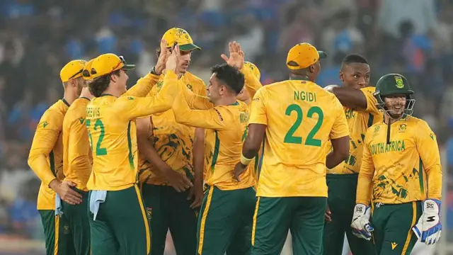 જસપ્રીત બુમરાહ , સૂર્યકુમાર યાદવ, ટી20 વર્લ્ડકપ, બીબીસી ગુજરાતી, ટીમ ઇન્ડિયા, ક્રિકેટ, અમદાવાદ, નરેન્દ્ર મોદી સ્ટેડિયમ, તિલક વર્મા, અભિષેક શર્મા