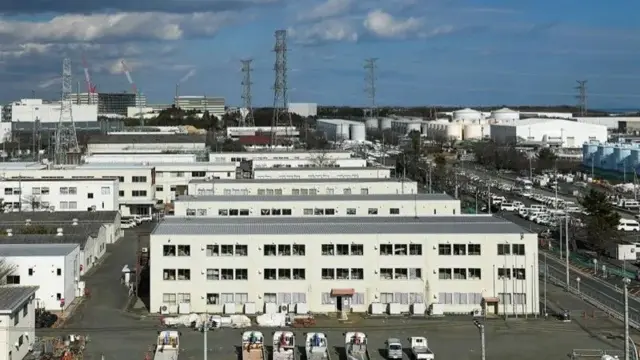 Pembangkit listrik tenaga nuklir Fukushima Daiichi difoto pada bulan Februari.