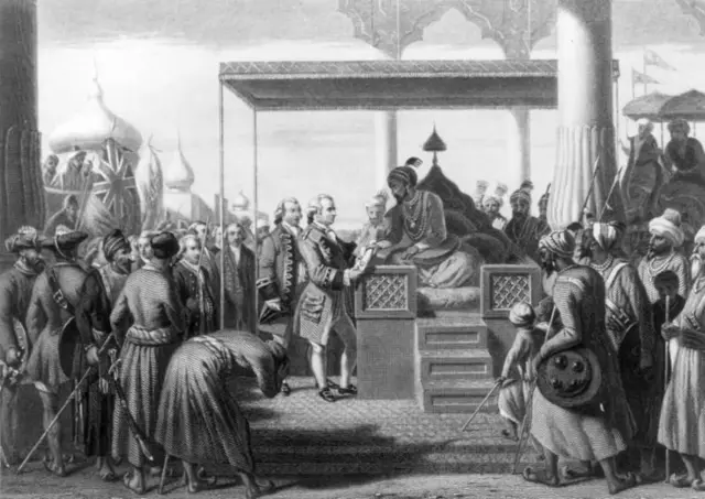 মুঘল সম্রাট দ্বিতীয় শাহ আলম ইস্ট ইন্ডিয়া কোম্পানির একজন কর্মকর্তা লর্ড ক্লাইভের কাছে বাংলার পূর্ণ অধিকার হস্তান্তর করছেন।
