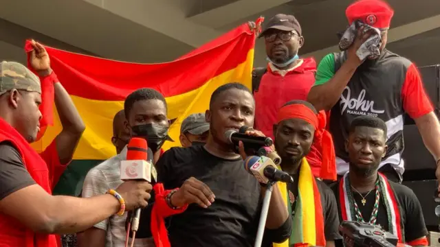 Seven men gather dey tok