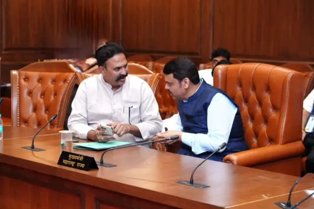 रणजितसिंह नाईक निंबाळकर आणि मुख्यमंत्री देवेंद्र फडणवीस