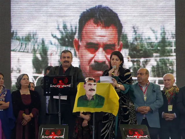 Çözüm süreci kapsamında, Abdullah Öcalan'ın "silahlı unsurlara sınır dışına çıkma çağrısı" yaptığı mektubu 2013'teki Diyarbakır Nevruz kutlamalarında okunmuştu.