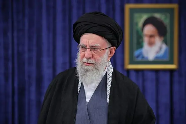 O Líder Supremo do Irã, Ali Khamenei, um discurso em fevereiro de 2026