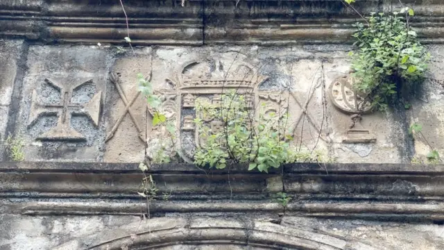 पोर्तुगीजांच्या नगरपालिकेवरील राजचिन्ह