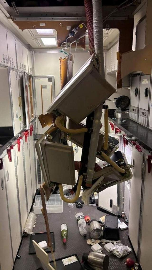 சிங்கப்பூர் விமானம் குலுங்கியது