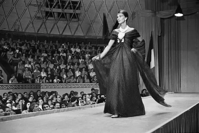 برنامه نمایش مزون دیور در سال ۱۹۵۹ در مسکو