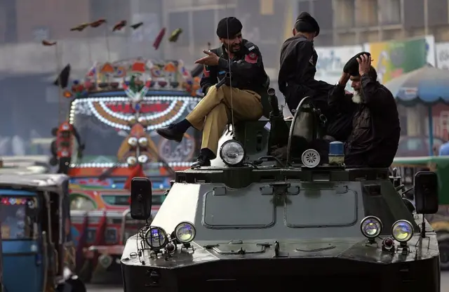 باجوړ کې د هدفي وژنو پر مهال پولیس، سیاستوال او فعالان په نښه کېږي.