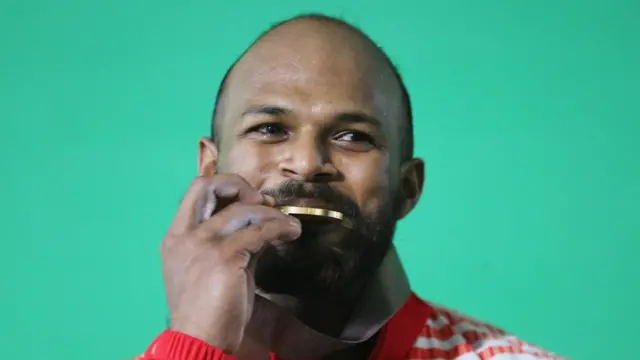 தங்கப் பதக்கம் வென்ற சதீஷ்