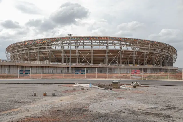 Vue extérieure générale du stade Olembe à Yaoundé, Cameroun, le 8 août 2021