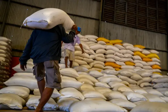 Stok beras di gudang Bulog di Palu, Sulawesi Tengah, Maret 2020.
