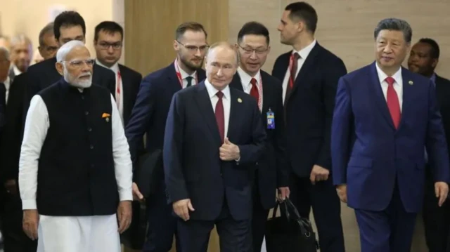 Кытай бизнести өнүктүрүүгө умтулганы менен, Индия менен башка аймактык талаш-тартыштарда компромисстин белгилерин көрсөткөн жок.