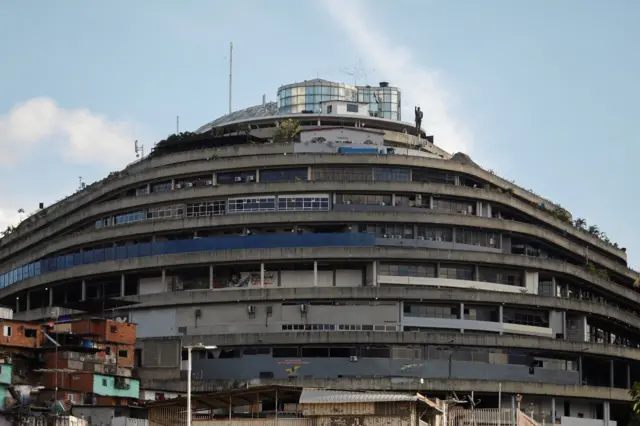 Edificio de El Helicoide en Caracas.