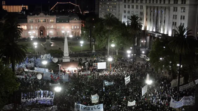 Plaza frente a la Casa Rosada