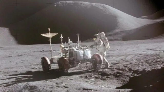 ਲੂਨਰ ਰੋਵਿੰਗ ਗੱਡੀ ਵਿੱਚ ਡੇਵਿਡ ਸਕੌਟ